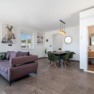 Helena Apartmán