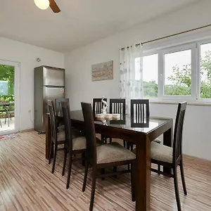  Apartment Ugrina